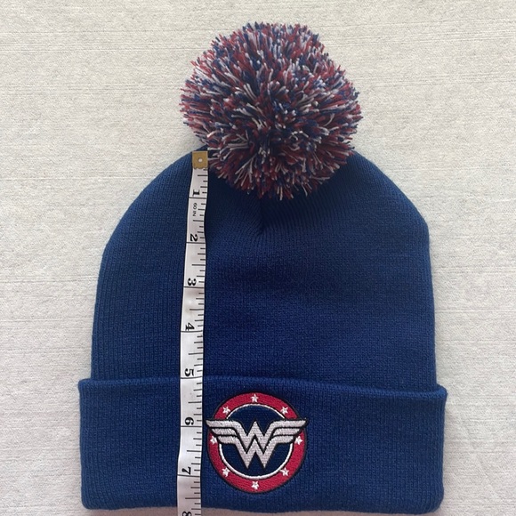 DC WONDER WOMAN POM POM BEANIE - Picture 8 of 9